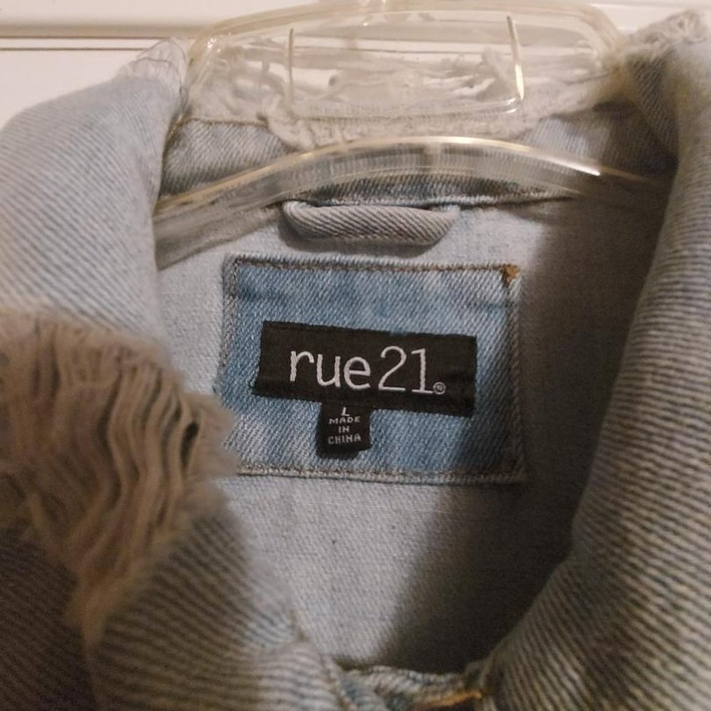 Girls Rue21 Juniors Large Distressed Jean Jacket - Picture 2 of 4